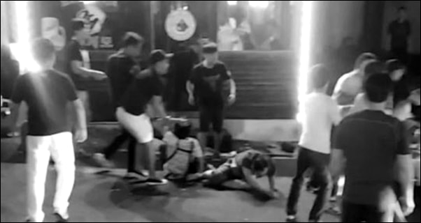 ▲제주를 찾은 중국인 관광객이 식당 주인과 손님을 폭행하는 장면 ⓒ제주지방경찰청제공