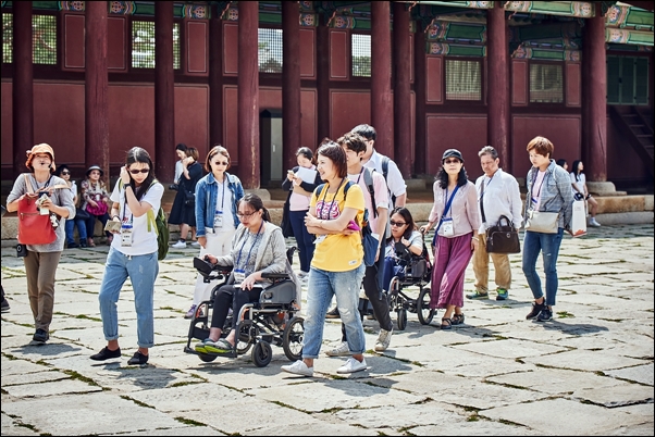 ▲지난 6월에 열린 배리어프리 관광 활성화를 위한 '장애인 접근가능 관광지 개발 팸투어' ⓒ지체장애인편의시설지원센터