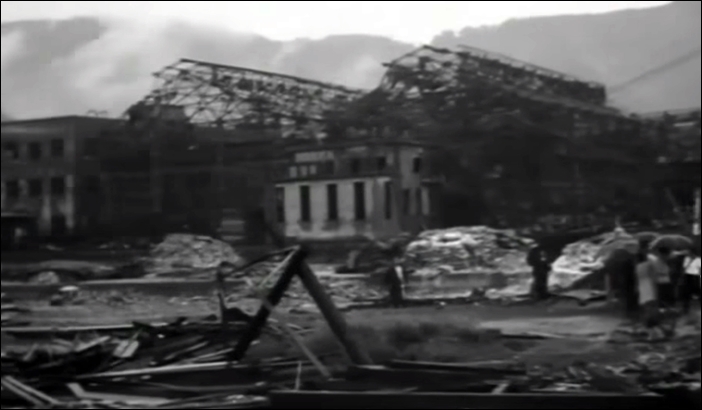 ▲ 미군의 폭격으로 건물과 공장 등 산업 기반 시설이 모두 파괴된 일본의 모습