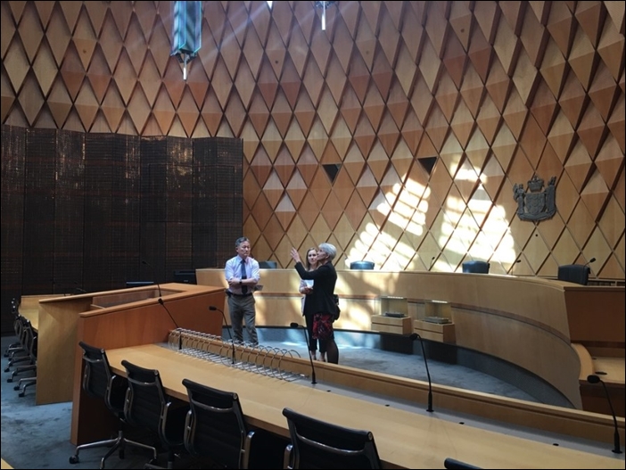 ▲표창원 의원이 뉴질랜드 대법원을 방문해 설명을 듣고 있는 모습 ⓒ표창원 의원 블로그