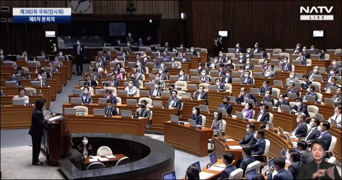 ▲일부 언론이 문제를 제기했던 발언 당시 김진애 의원은 통합당 의원을 향해 말하고 있었다. ⓒ국회방송 화면 캡처