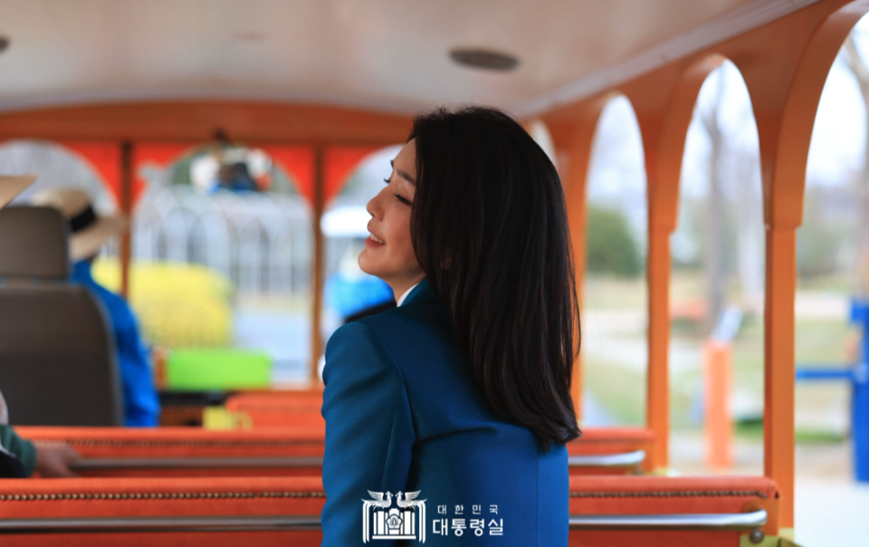 ▲대통령실 홈페이지에 게시된 김건희 여사 사진 ⓒ대통령실 