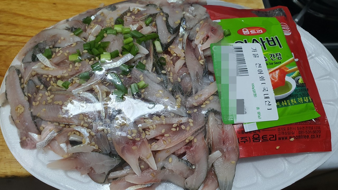 ▲제주 마트에서 사온 전어회 