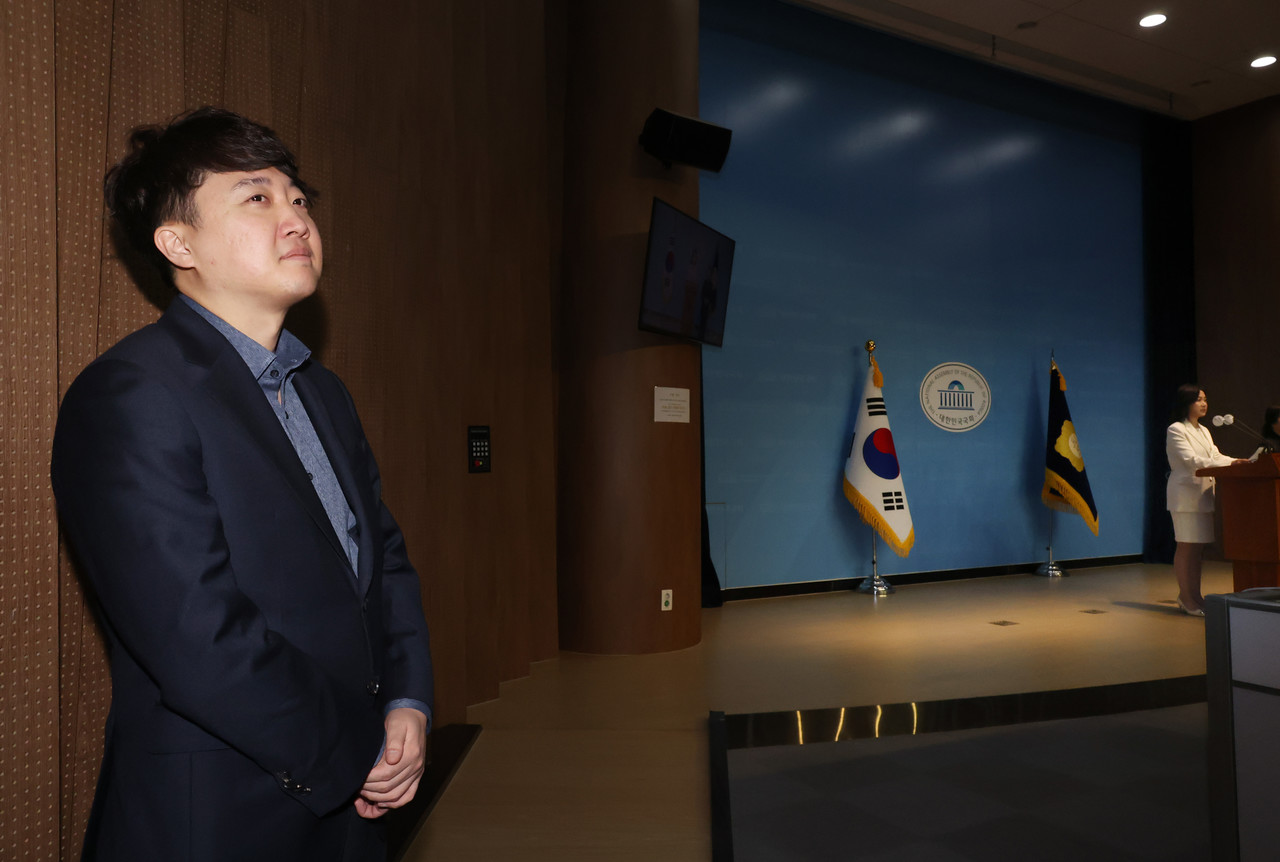 ▲국민의힘 허은아 의원(오른쪽)이 3일 국회에서 탈당 기자회견 하고 있다.왼쪽은 개혁신당(가칭)을 준비 중인 이준석 전 국민의힘 대표. ⓒ연합뉴스 