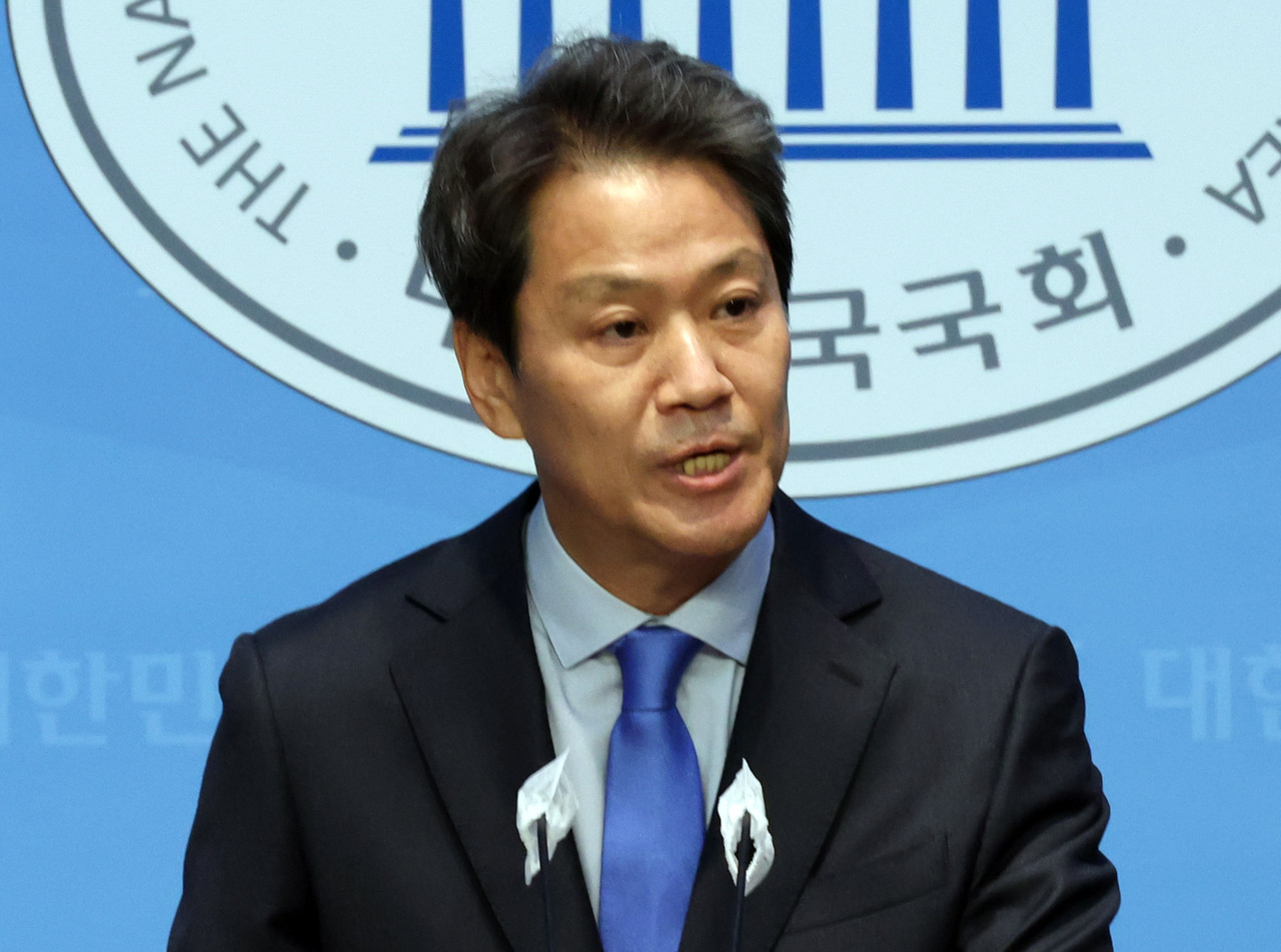 ▲임종석 전 대통령 비서실장이 28일 국회에서 더불어민주당의 공천배제 재고를 촉구하는 기자회견을 하고 있다. 2024.2.28 ⓒ연합뉴스