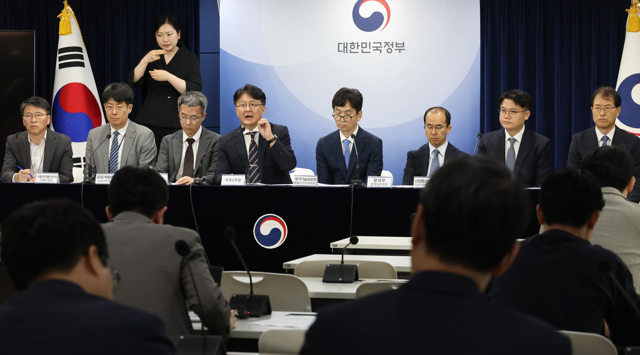 ▲국무조정실 이정원 국무 2차장이 19일 서울 종로구 정부서울청사에서 해외직구 관련 추가 브리핑을 하고 있다. ⓒ연합뉴스 