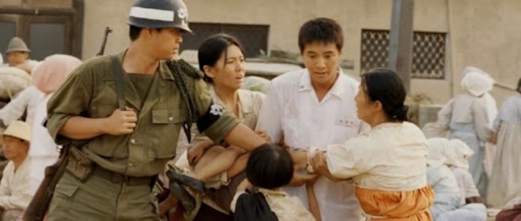 ▲ 영화 '태극기 휘날리며'에서 강제 징집 당하는 이진석 (원빈) ⓒ강제규필름