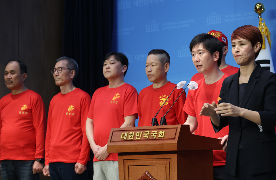 ▲ 지난 4월 17일 국회에서 해병대 예비역 연대가 연 '제21대 국회 채상병 특검법 처리 촉구' 기자회견에서 김규현 변호사가 발언을 하고 있다. 2024.4.17ⓒ 연합뉴스