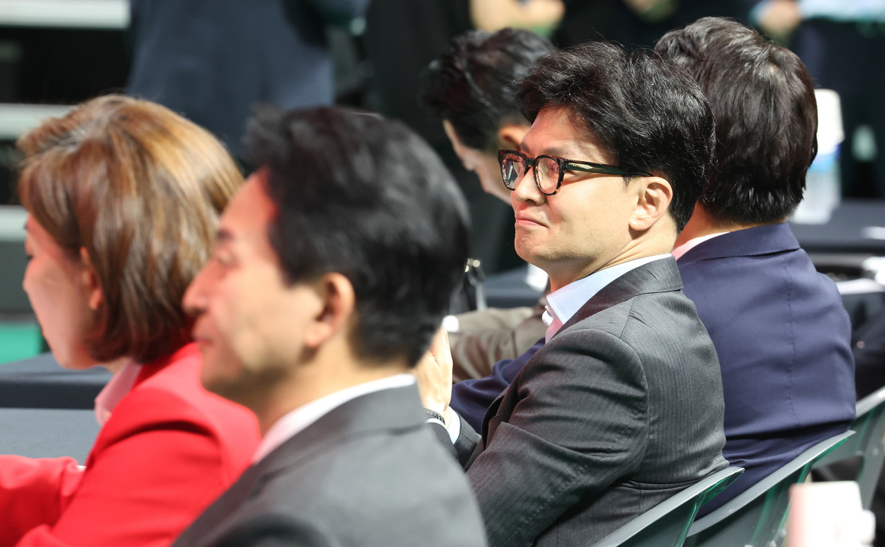 ▲ 국민의힘 한동훈, 원희룡 당 대표 후보가 17일 오후 경기 고양시 고양 소노 아레나에서 열린 제4차 전당대회, 서울 인천 경기 강원 합동연설회에 입장해 자리하고 있다. 2024.7.17  ⓒ연합뉴스 