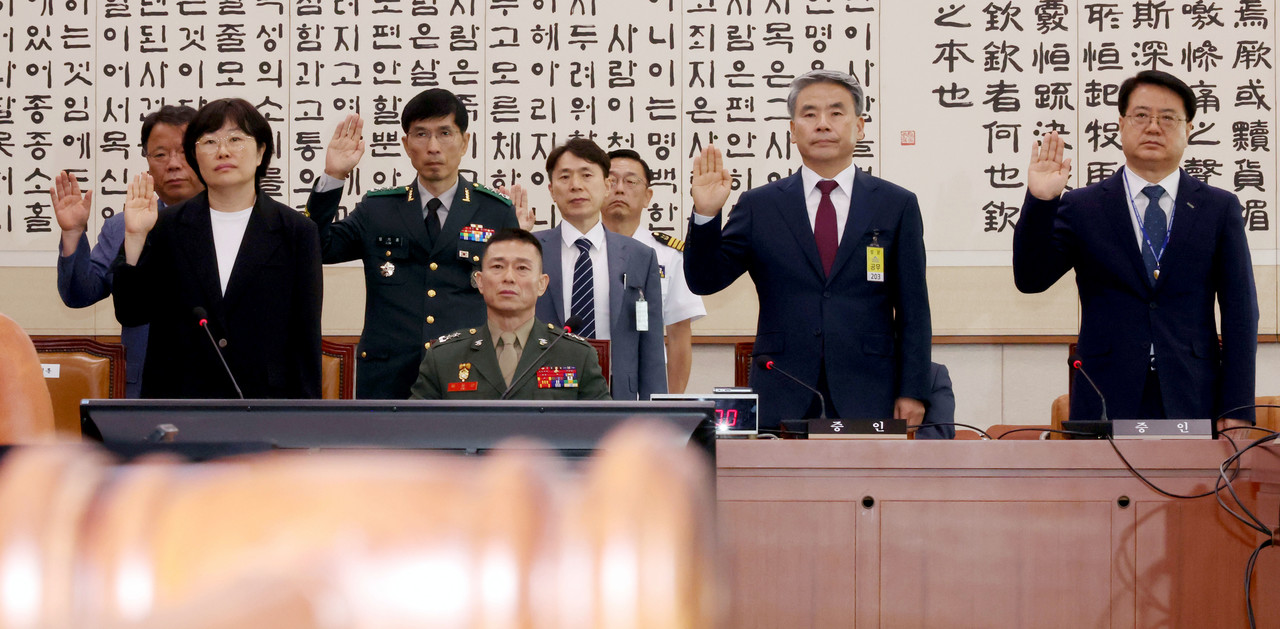 ▲ 7월 19일 국회 법제사법위원회에서 열린 '윤석열 대통령 탄핵소추안 발의 요청' 국민동의 청원 관련 청문회에 증인으로 출석한 임성근 전 해병대 1사단장이 선서를 거부한 채 자리에 앉아 있다. 2024.7.19 ⓒ연합뉴스