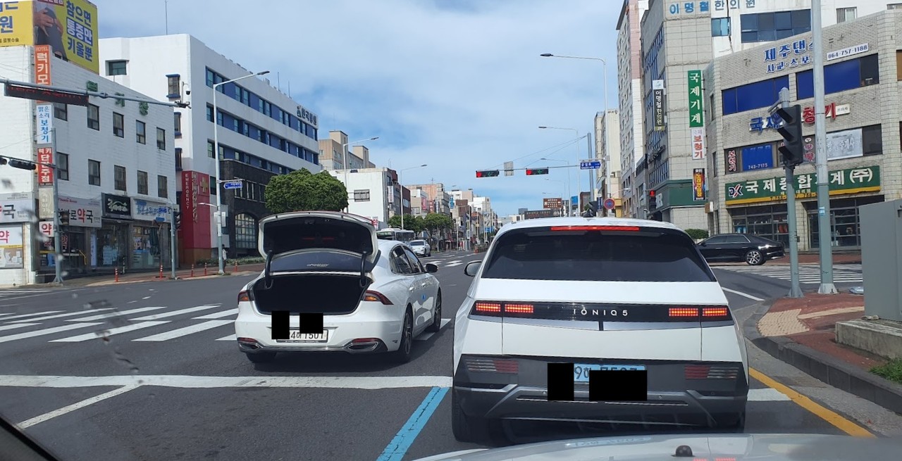 ▲ 제주 시내에서 고장으로 서 있는 렌터카