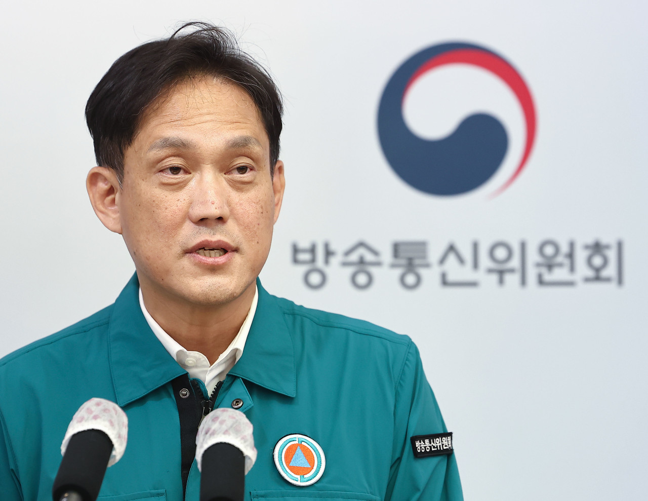 ▲ 김태규 방송통신위원장 직무대행이 19일 오후 정부과천청사 방통위에서 국회 과학기술정보방송통신위원회 관련 입장 발표 기자회견을 하고 있다. 2024.8.19 ⓒ연합뉴스
