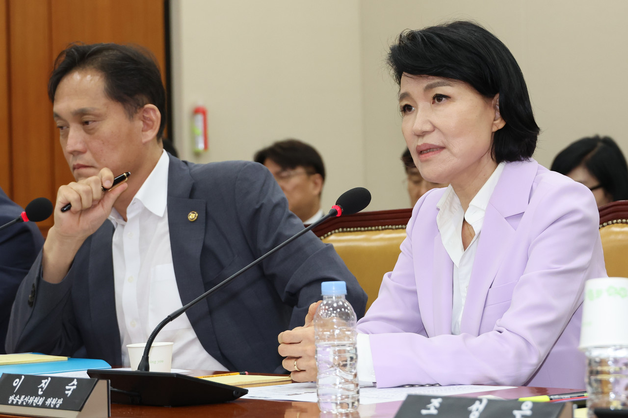 ▲ 이진숙 방송통신위원장이 14일 오후 국회에서 열린 과학기술정보방송통신위원회의 '불법적 방송문화진흥회 이사 선임 등 방송장악 관련' 2차 청문회에서 의원 질의에 답하고 있다. 2024.8.14 ⓒ연합뉴스