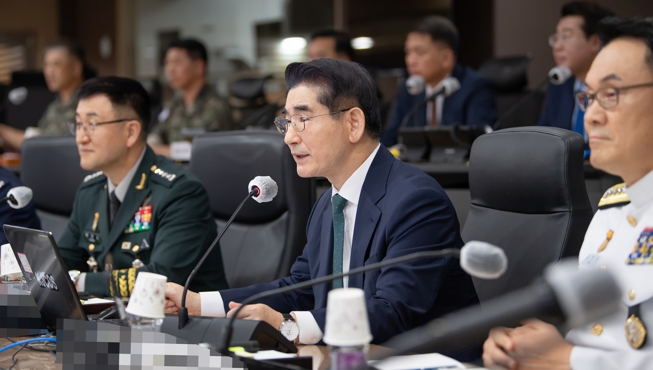 ▲ 김용현 국방부 장관이 6일 취임 후 첫 공식 일정으로 합동참모본부 전투통제실에서 열린 전군 주요직위자 화상회의를 주재하고 있다. 2024.9.6 ⓒ국방부 제공.