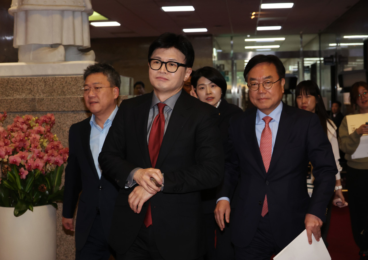 ▲ 국민의힘 한동훈 대표가 14일 국회 본회의가 끝나고 열린 당 의원총회장으로 향하고 있다. 2024.11.14 © 연합뉴스