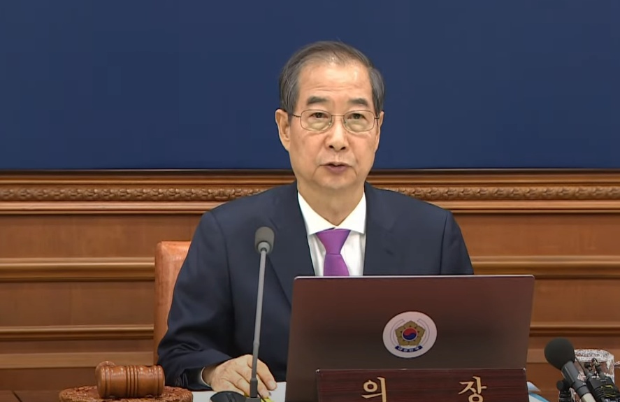 ▲ 한덕수 대통령 권한대행 국무총리가 8일 정부서울청사에서 열린 국무회의에서 발언하고 있다 ©ktv 유튜브 갈무리 