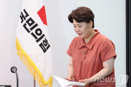 ▲ 윤희숙 국민의힘 혁신위원장이 13일 오후 서울 여의도 당사에서 가진 기자간담회에 참석하고 있다.